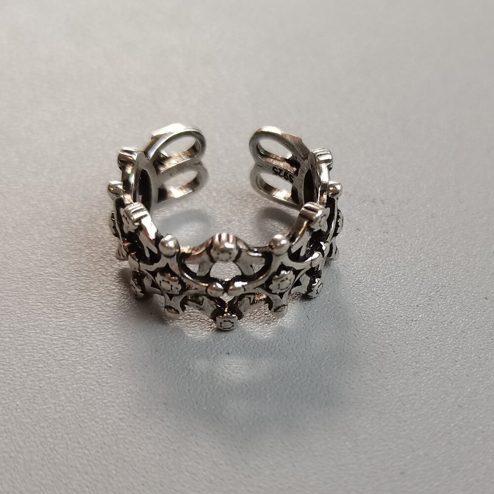Second-hand women's classic vintage silver ring
